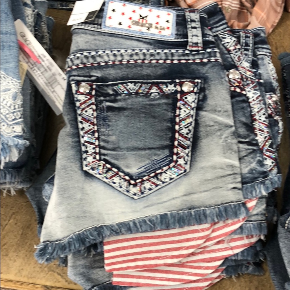 Cute shorts!! Pockets hang out!